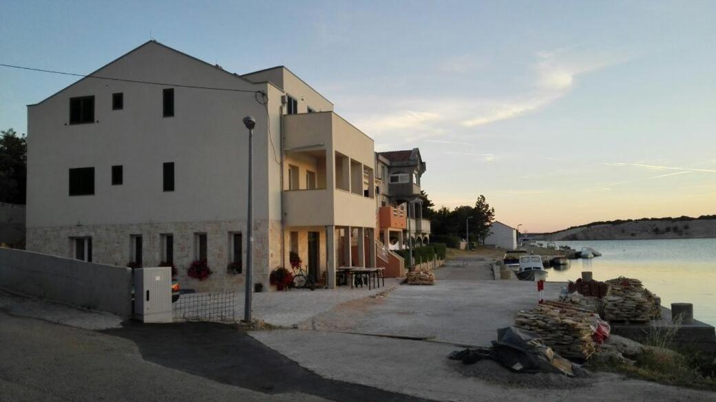 Apartments By The Sea Simuni, Pag - 18386 Kolan Exterior photo
