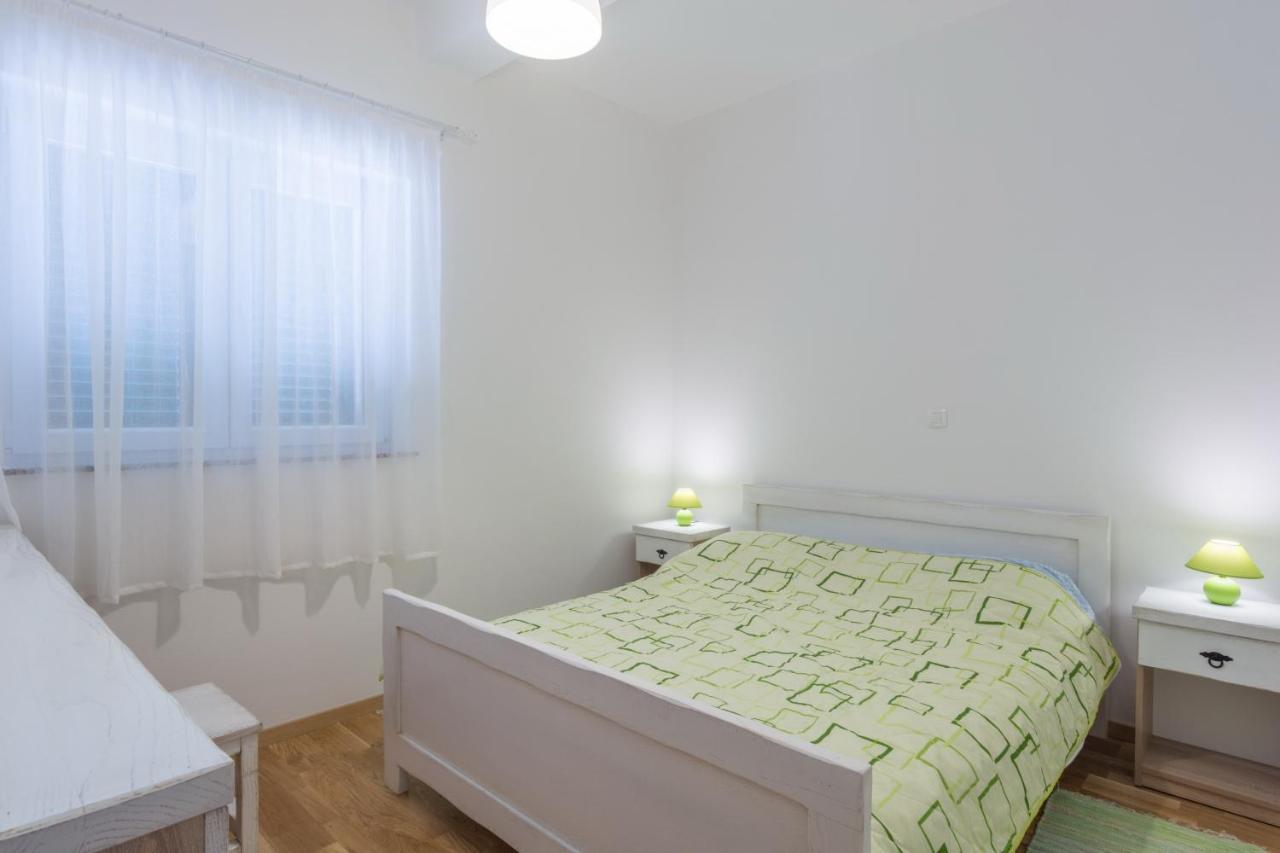 Apartments By The Sea Simuni, Pag - 18386 Kolan Exterior photo