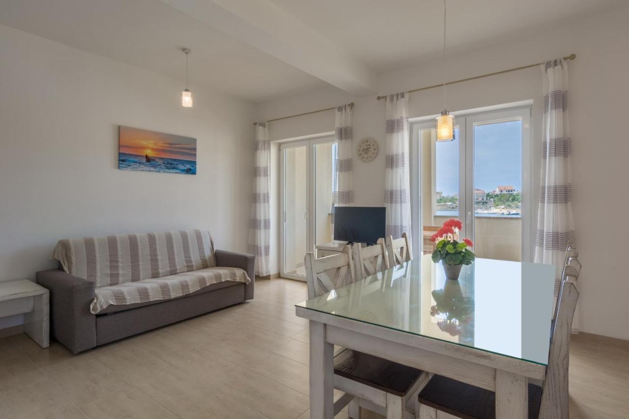 Apartments By The Sea Simuni, Pag - 18386 Kolan Exterior photo