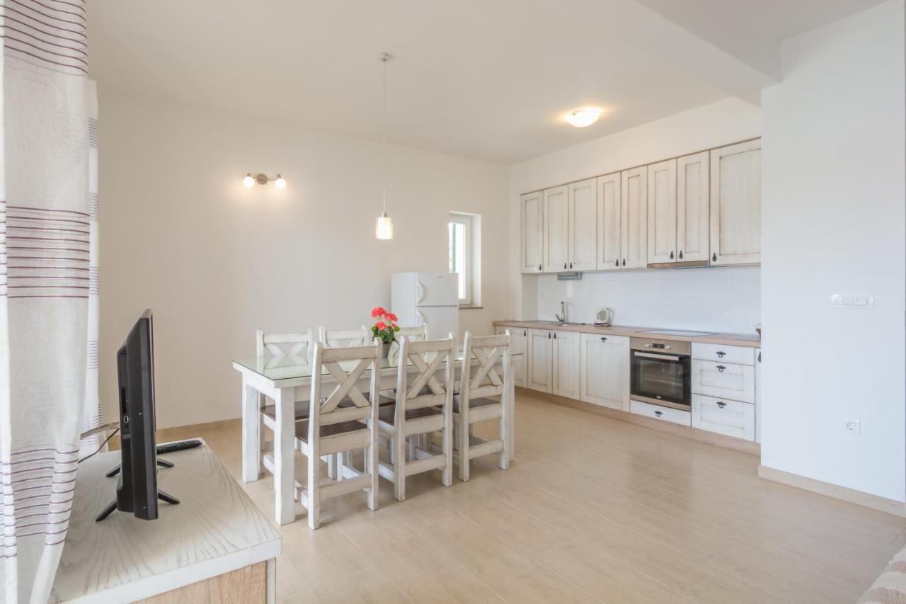 Apartments By The Sea Simuni, Pag - 18386 Kolan Exterior photo