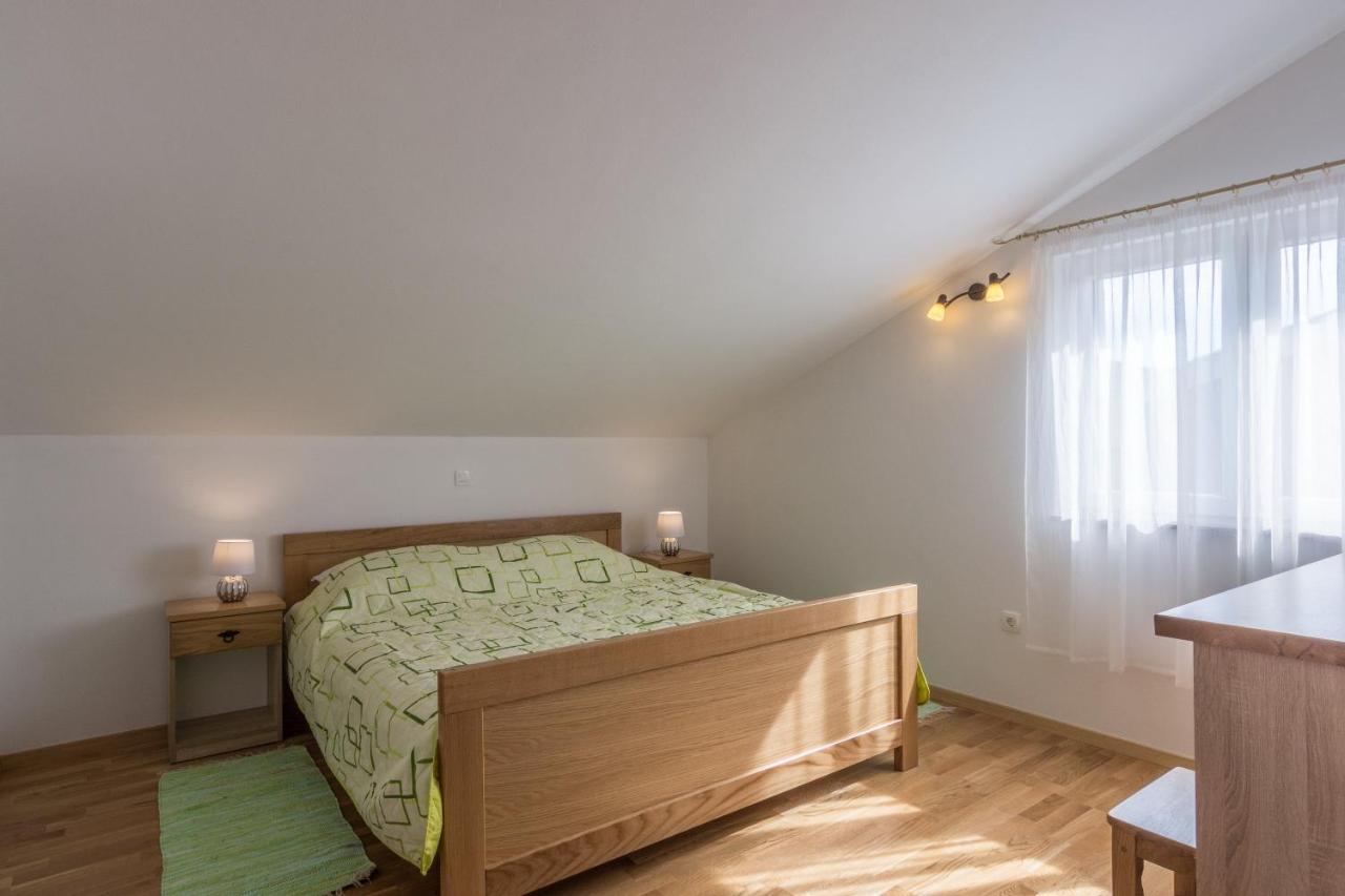 Apartments By The Sea Simuni, Pag - 18386 Kolan Exterior photo