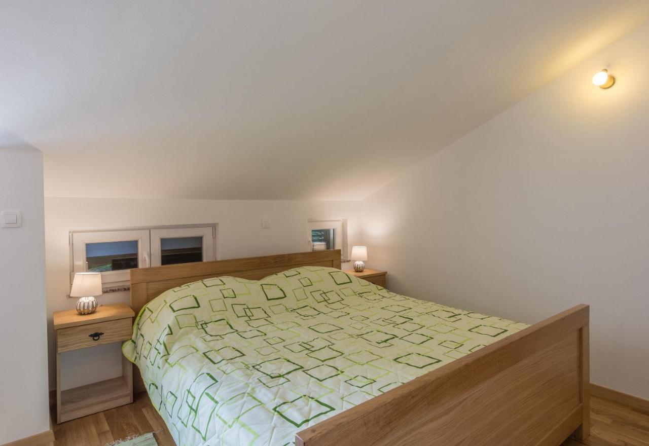 Apartments By The Sea Simuni, Pag - 18386 Kolan Exterior photo