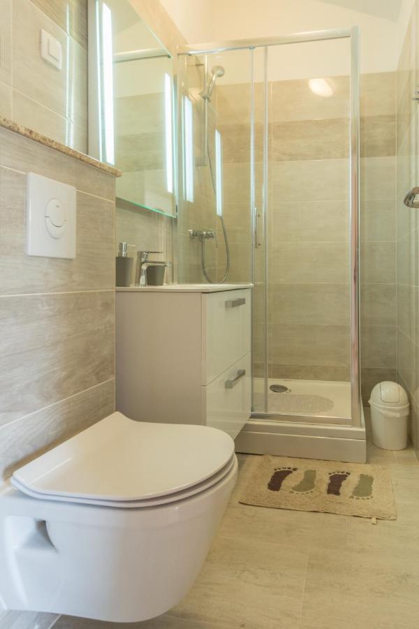 Apartments By The Sea Simuni, Pag - 18386 Kolan Exterior photo