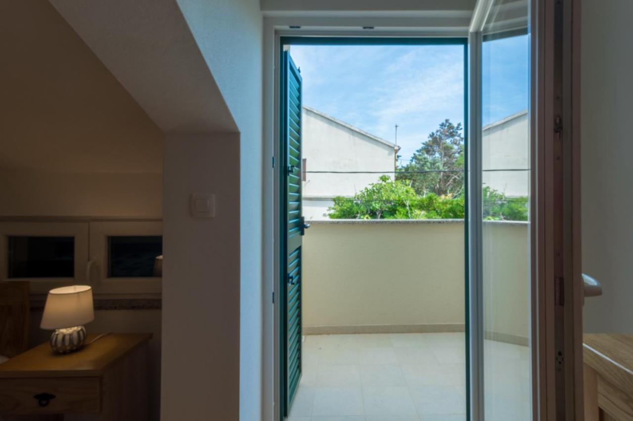 Apartments By The Sea Simuni, Pag - 18386 Kolan Exterior photo