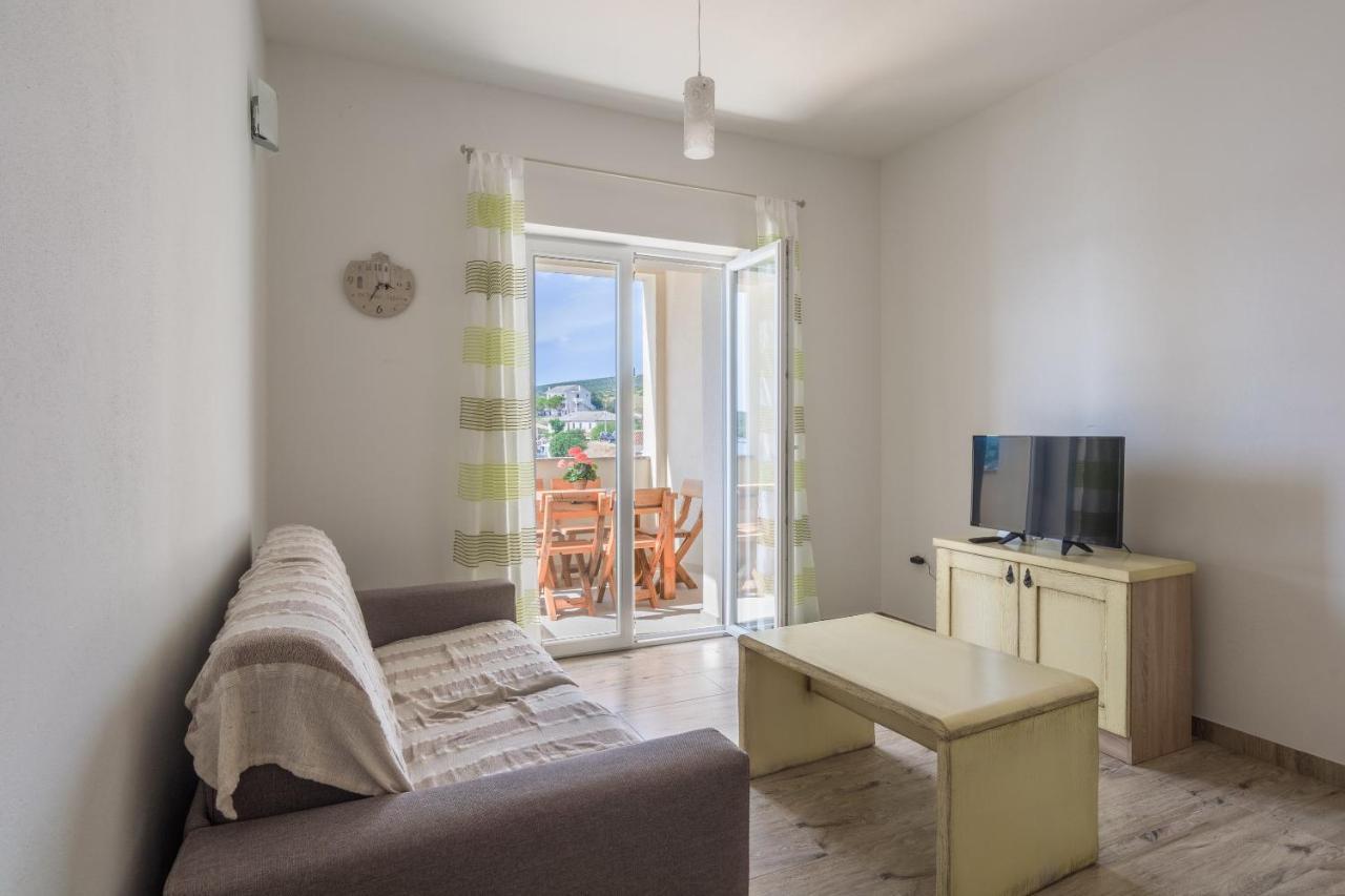 Apartments By The Sea Simuni, Pag - 18386 Kolan Exterior photo