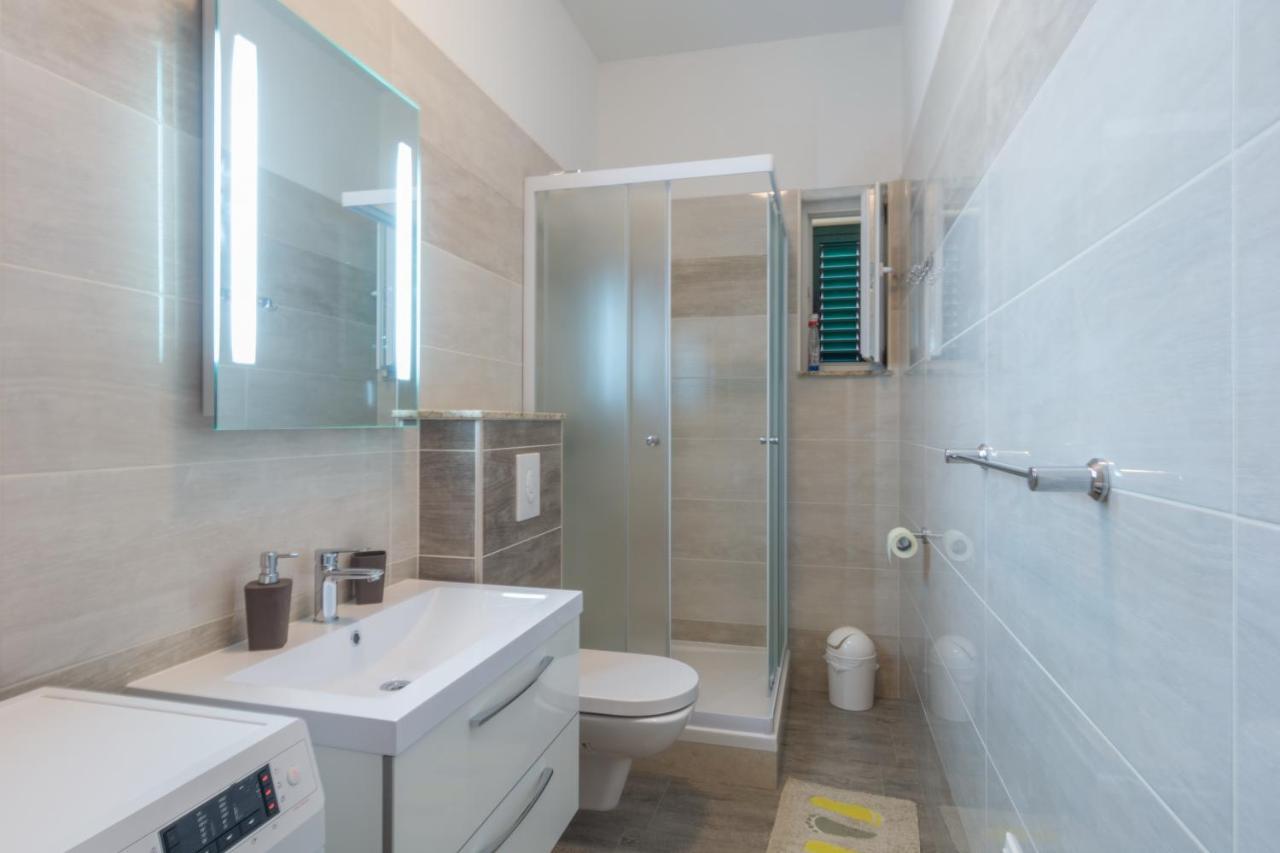 Apartments By The Sea Simuni, Pag - 18386 Kolan Exterior photo