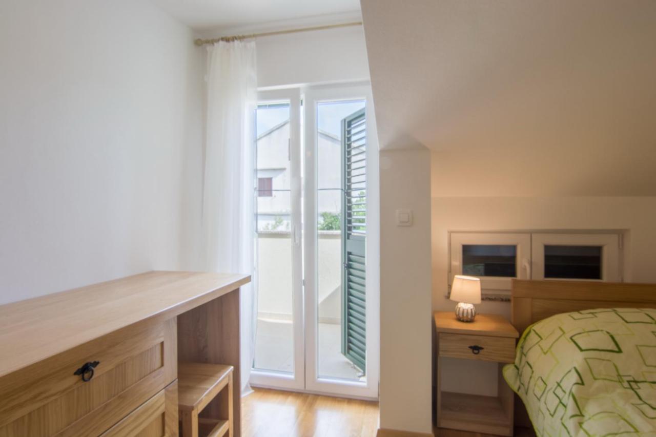 Apartments By The Sea Simuni, Pag - 18386 Kolan Exterior photo