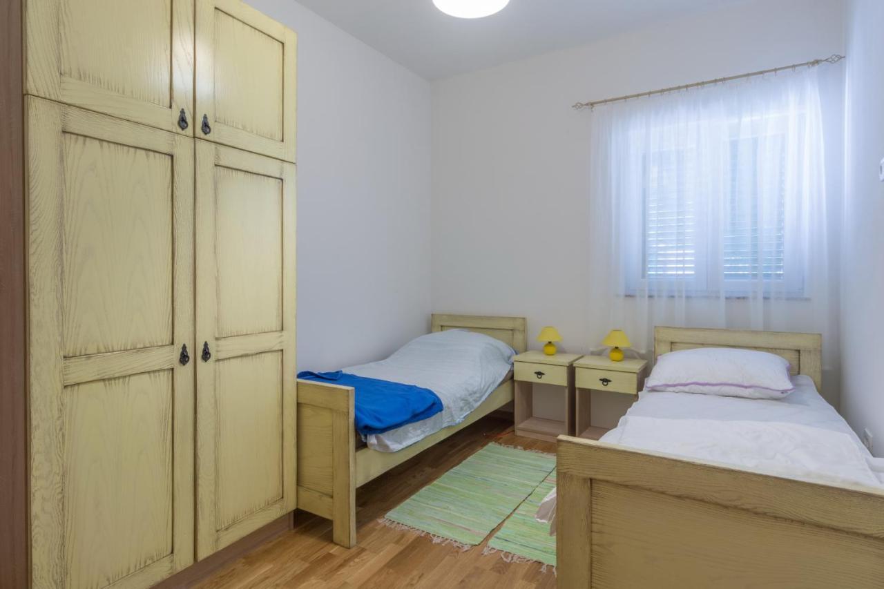 Apartments By The Sea Simuni, Pag - 18386 Kolan Exterior photo