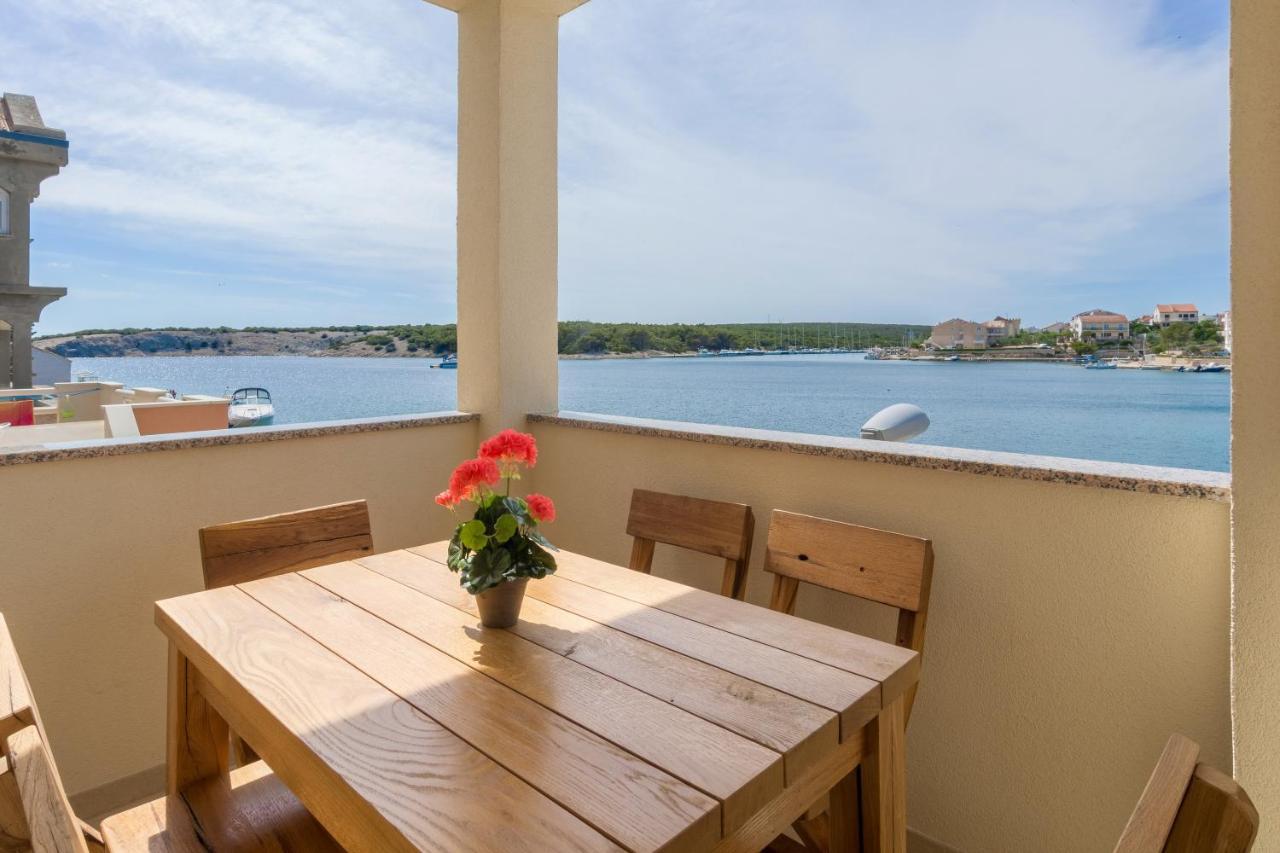 Apartments By The Sea Simuni, Pag - 18386 Kolan Exterior photo